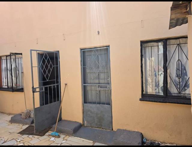 2 BEDROOM HOUSE FOR SALE IN LEHAE